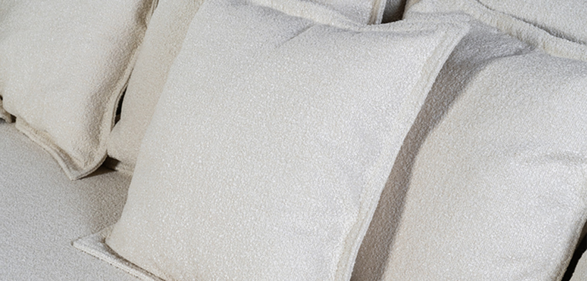 Диван с обивкой из ткани букле Salman Boucle White Sofa Белый