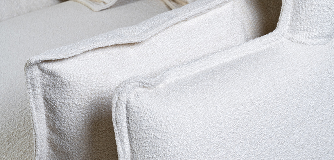 Диван с обивкой из ткани букле Salman Boucle White Sofa Белый