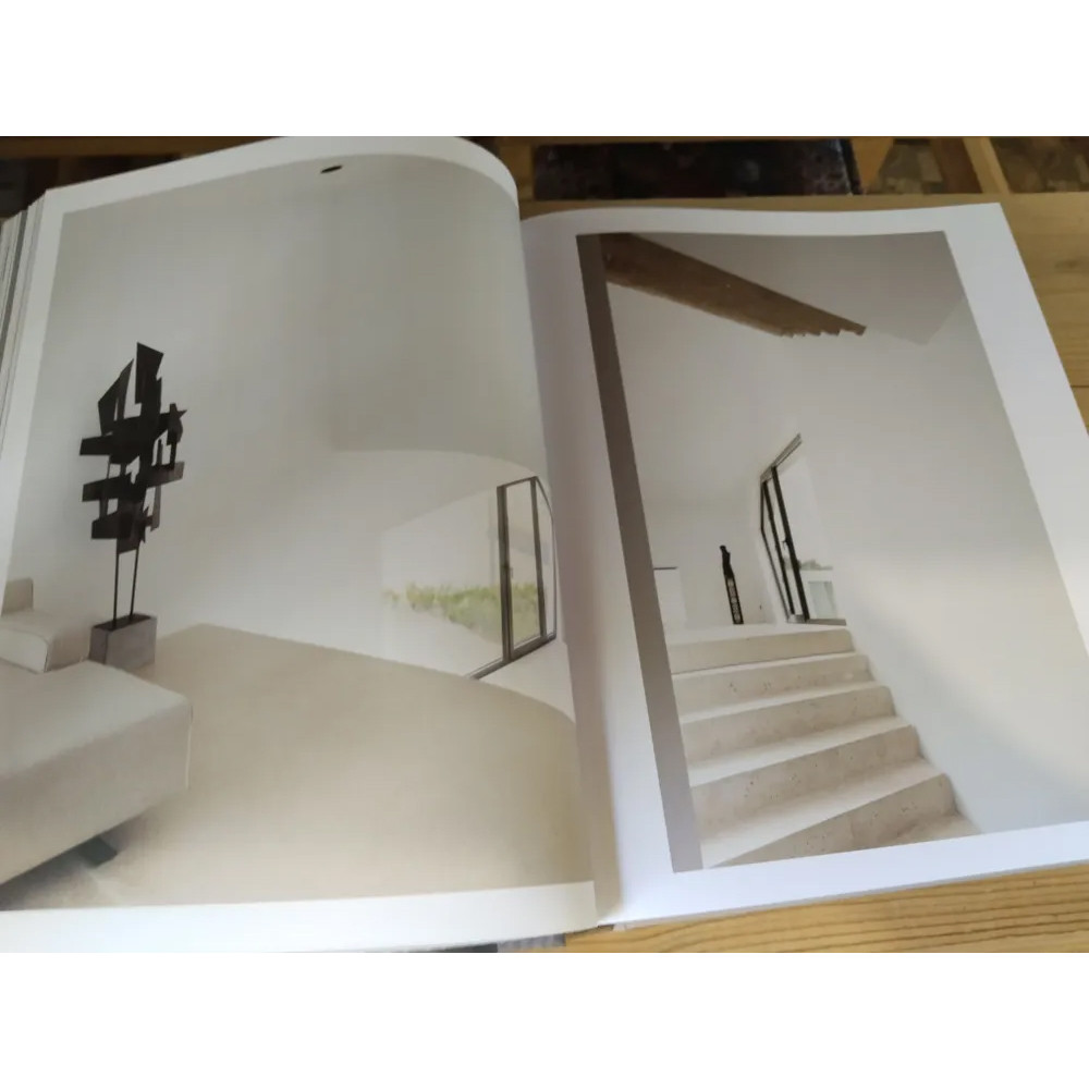 Дизайн интерьера в современном стиле Contemporary Living Yearbook 2024