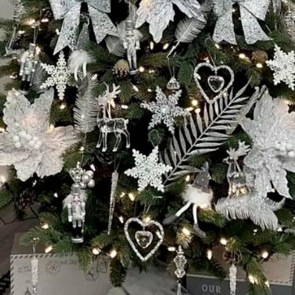 Дизайнерская Елка с Серебряным Декором Christmas Tree Silver Flowers