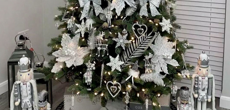 Дизайнерская Елка с Серебряным Декором Christmas Tree Silver Flowers