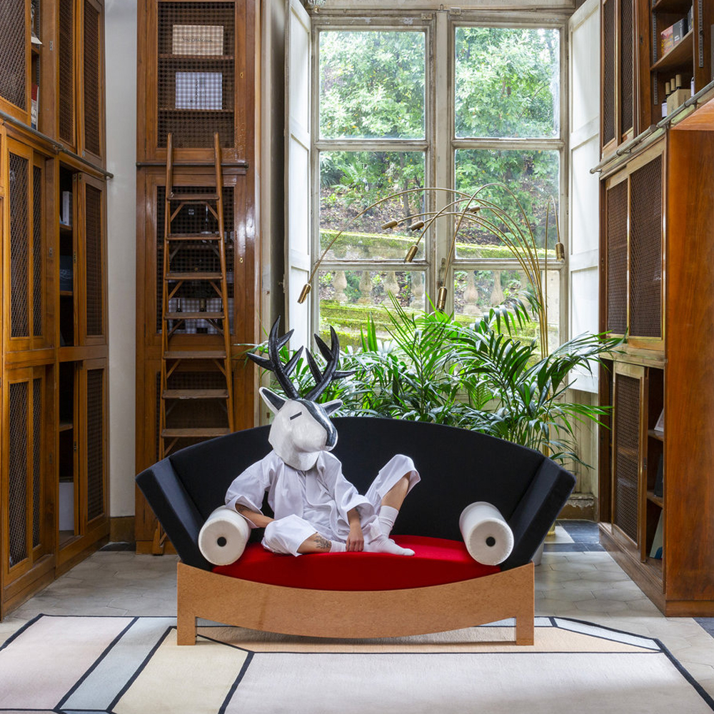 Дизайнерский диван с двумя подушками-валиками Poltronova Mitzi Sofa