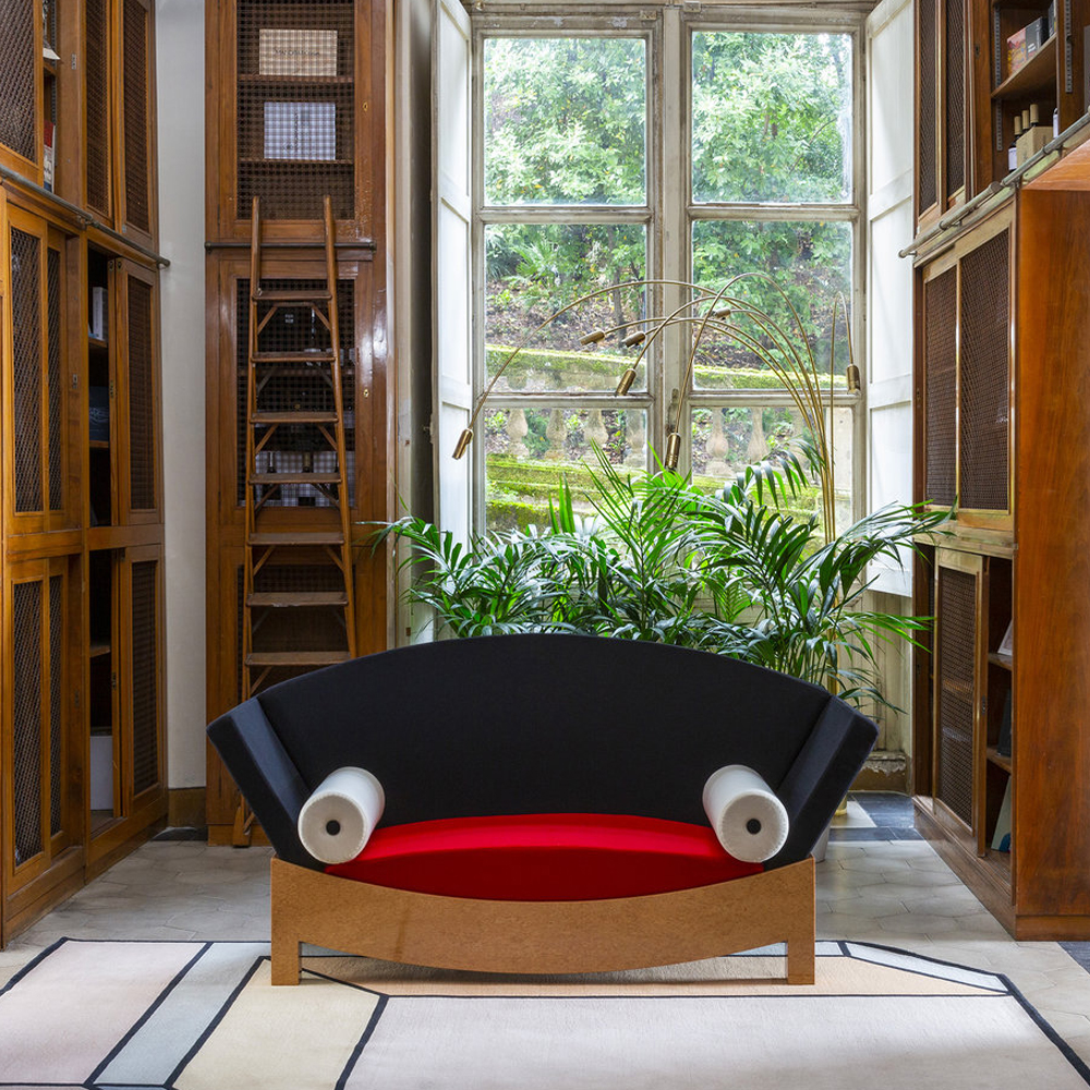 Дизайнерский диван с двумя подушками-валиками Poltronova Mitzi Sofa