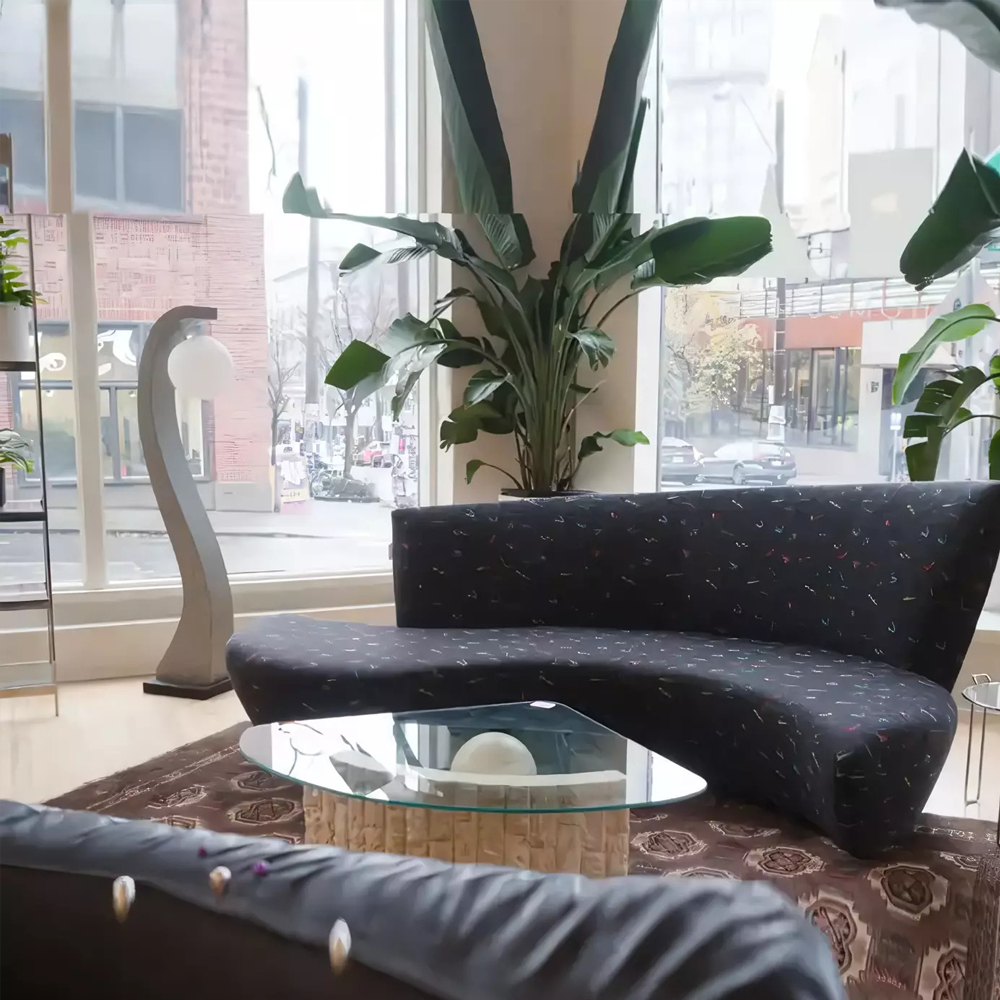 Дизайнерский журнальный стол в виде раковины с жемчужиной под прозрачной столешницей Fahin