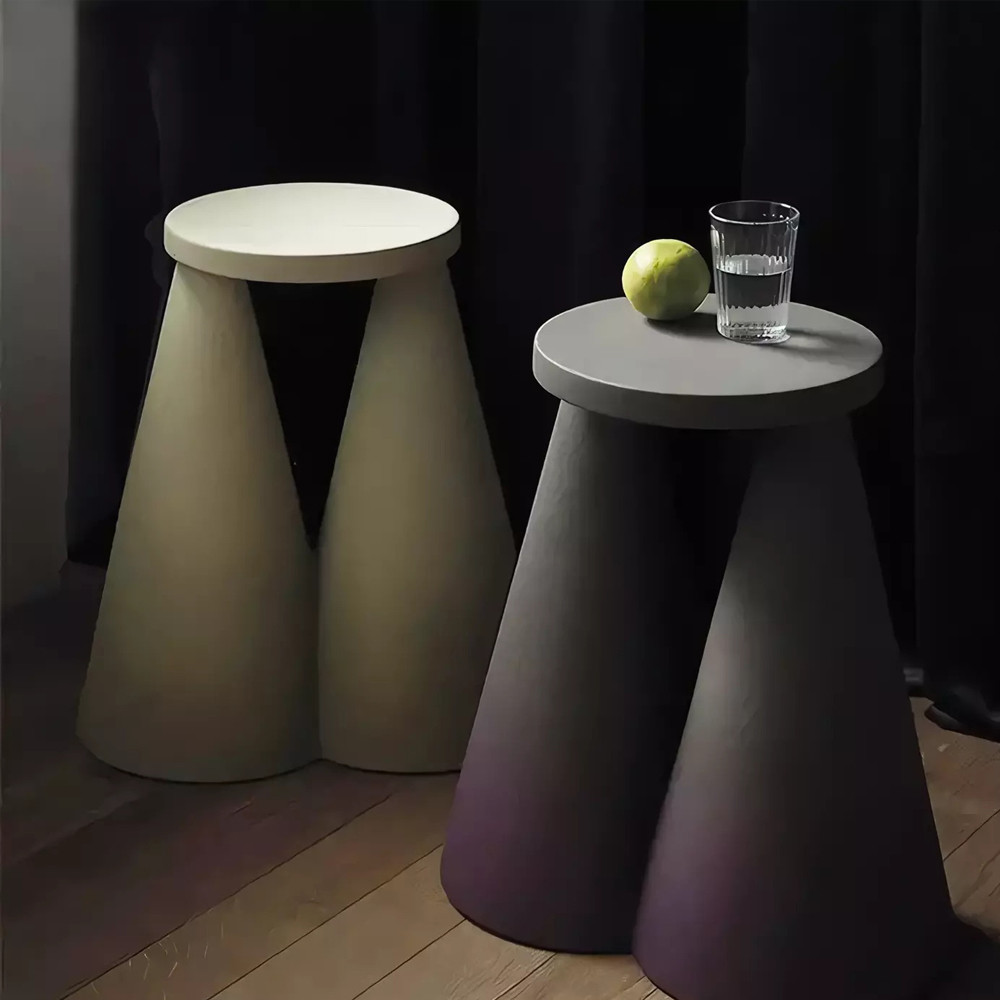 Дизайнерский журнальный стол на 2-х конусообразных ножках Epykopy