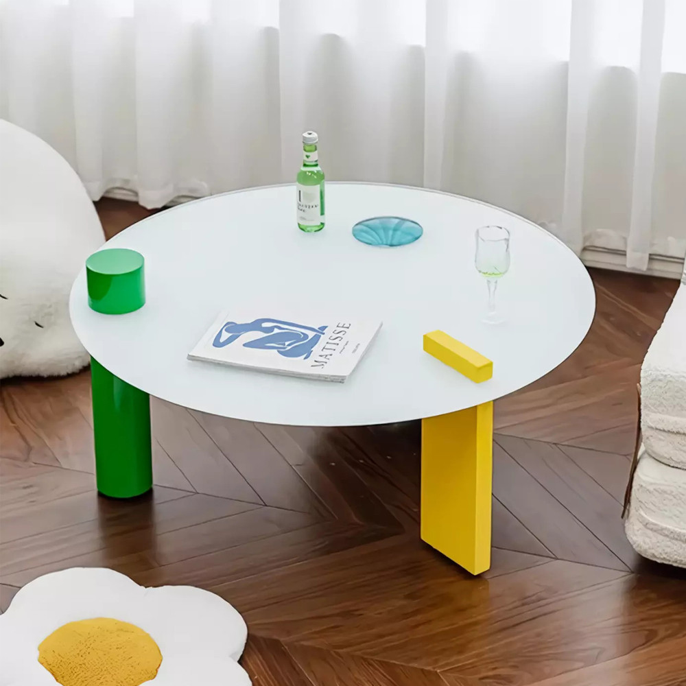 Дизайнерский журнальный стол с круглой белой столешницей на 3-х геометрических ножках Tajefox