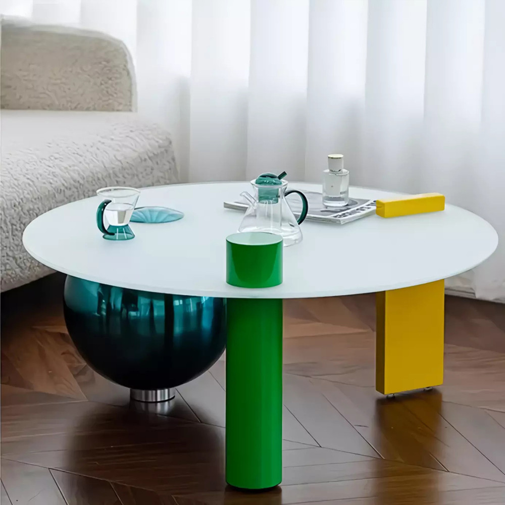 Дизайнерский журнальный стол с круглой белой столешницей на 3-х геометрических ножках Tajefox