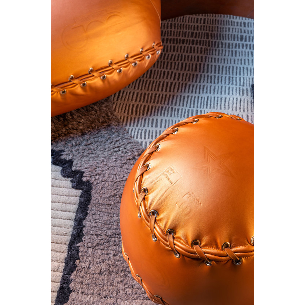 Дизайнерский кожаный пуф в виде бейсбольного мяча Poltronova Joe Ball Pouf