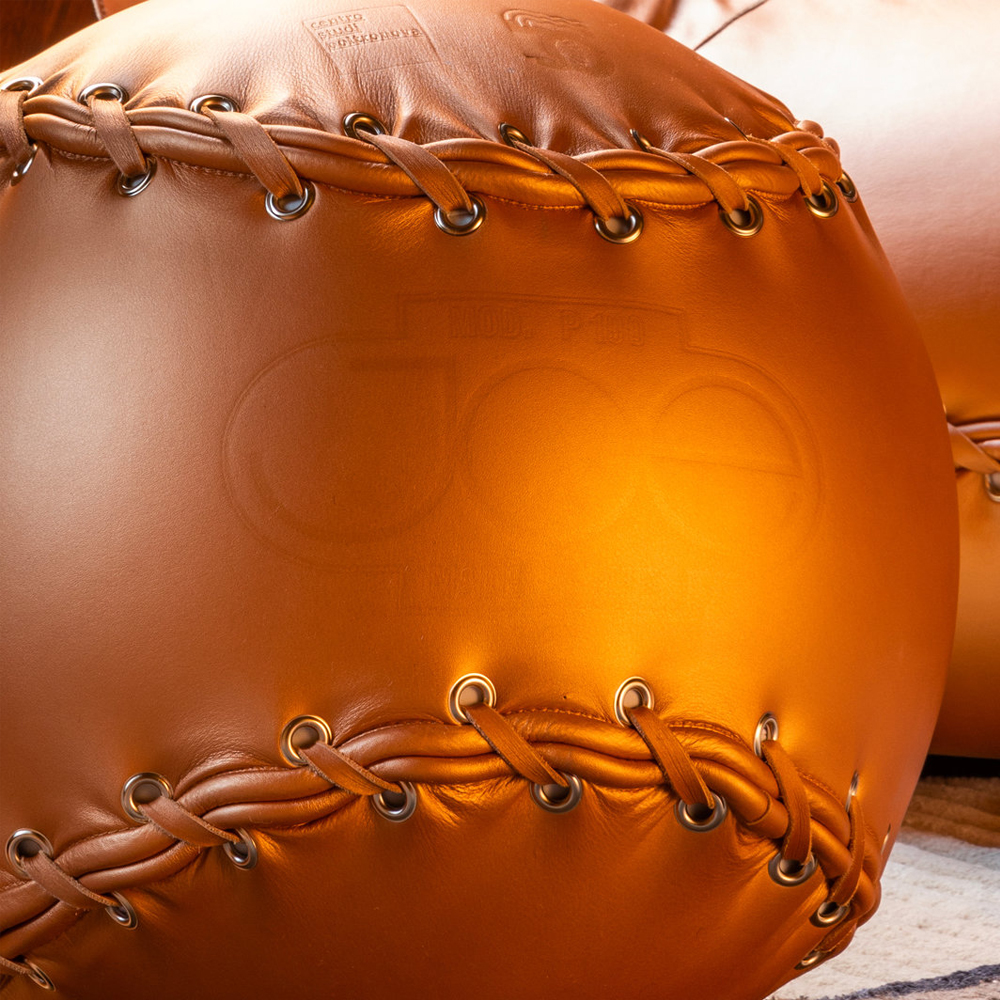 Дизайнерский кожаный пуф в виде бейсбольного мяча Poltronova Joe Ball Pouf