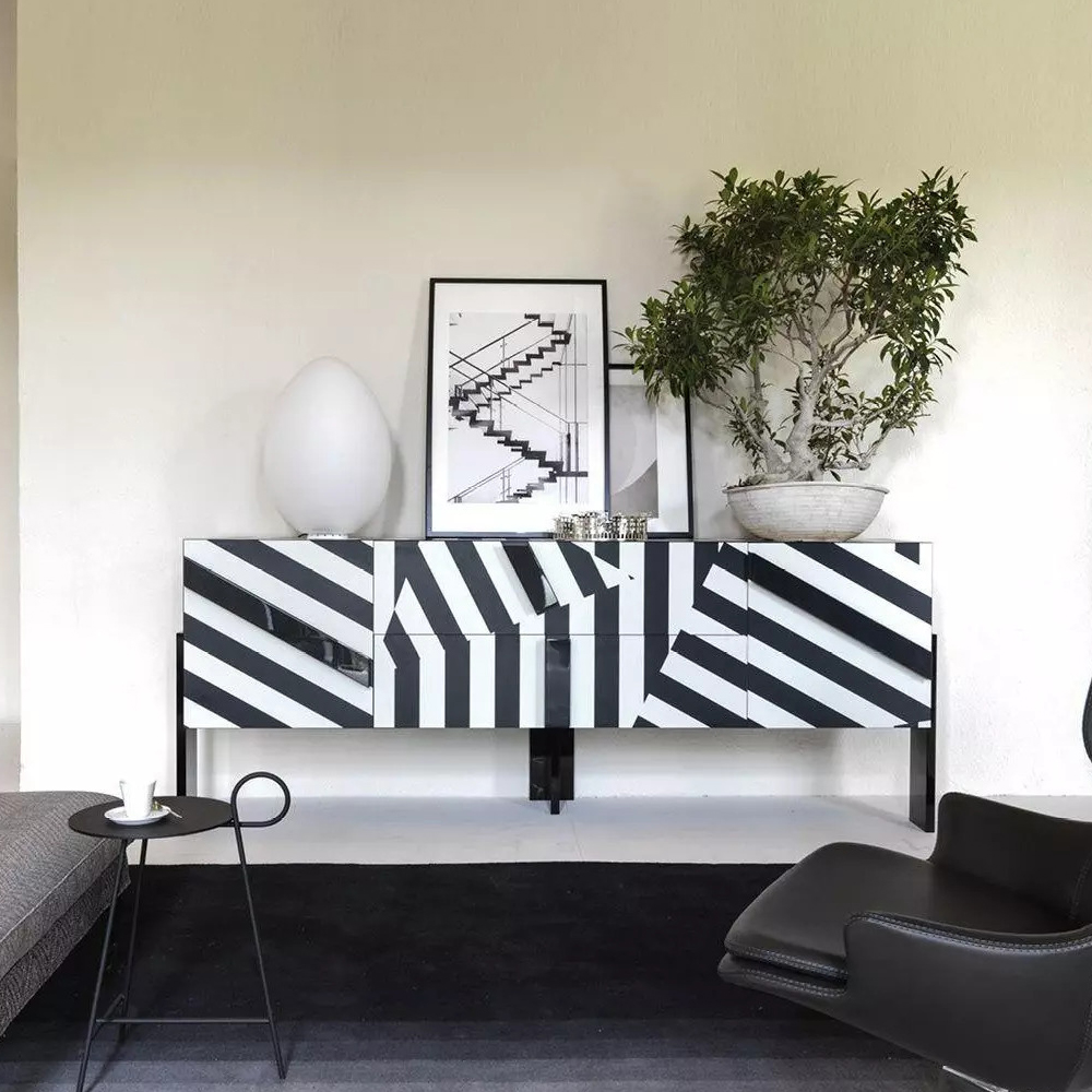 Дизайнерский комод в чёрно-белую полоску Ziqqurat