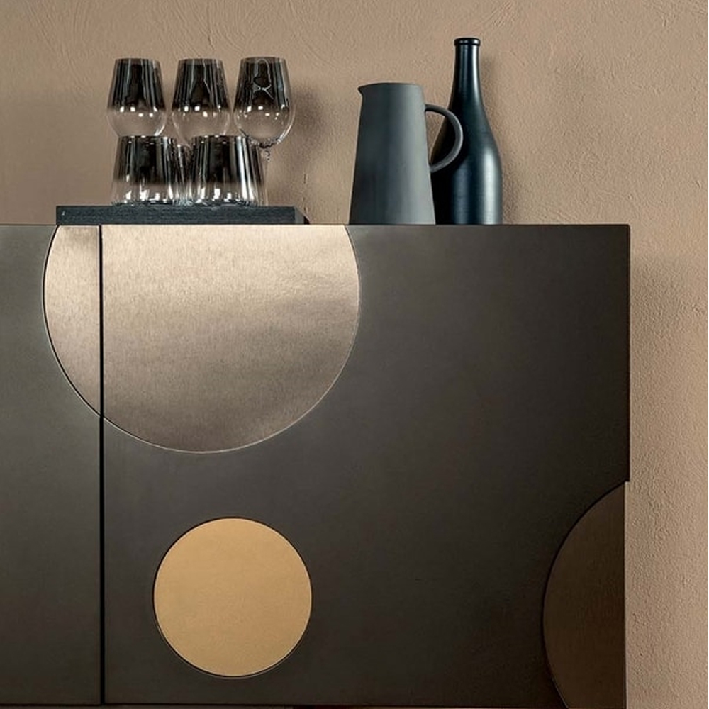 Дизайнерский комод с декором в виде круглых элементов на фасаде Matisse