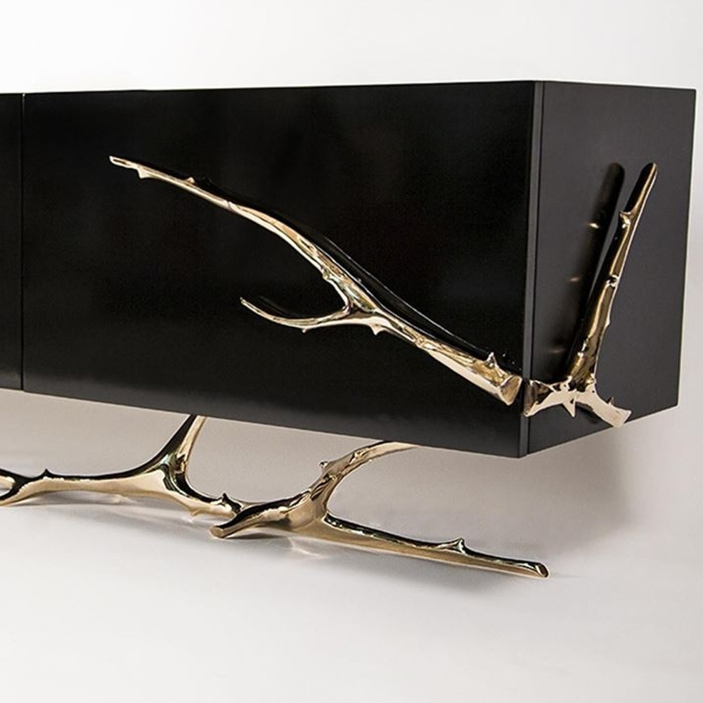 Дизайнерский комод чёрный глянцевый с основанием в виде золотых ветвей Meta Credenza