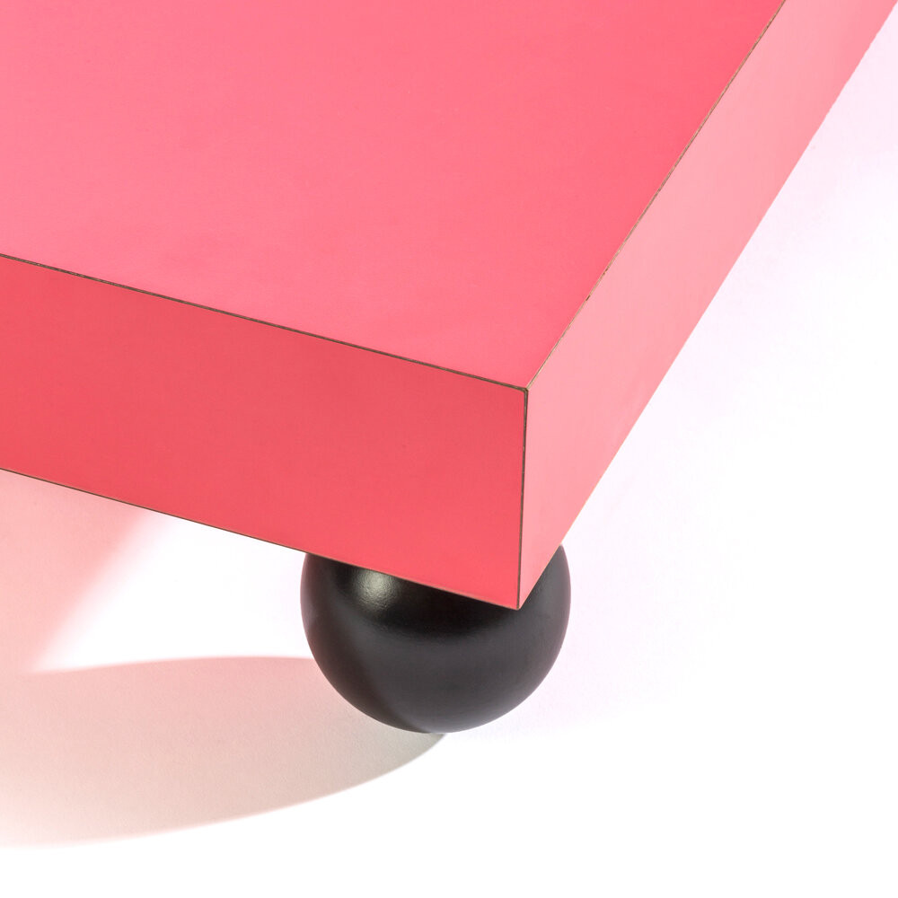 Дизайнерский кофейный стол на круглых ножках Poltronova T02 Pink Coffee Table