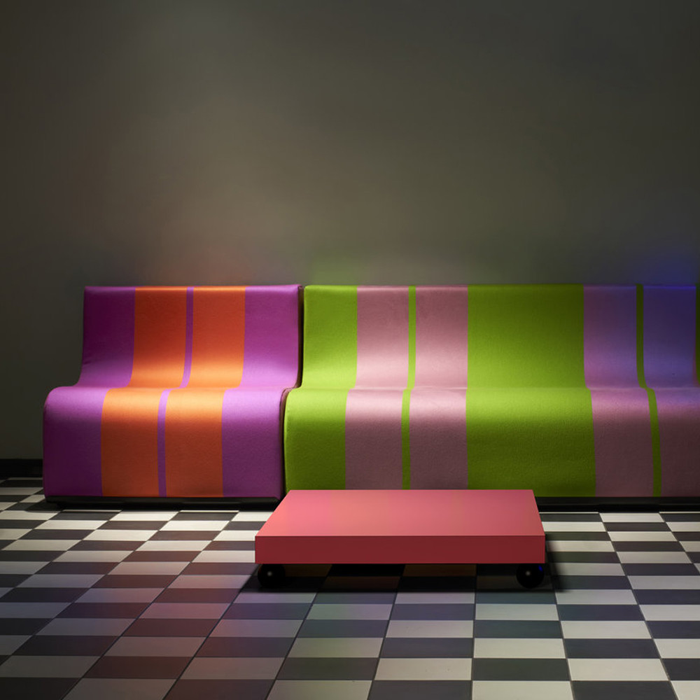 Дизайнерский кофейный стол на круглых ножках Poltronova T02 Pink Coffee Table