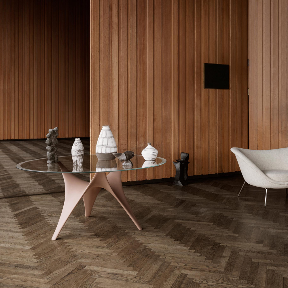 Дизайнерский круглый обеденный стол стеклянный с фигурным подстольем из цемента ARC Dining Table