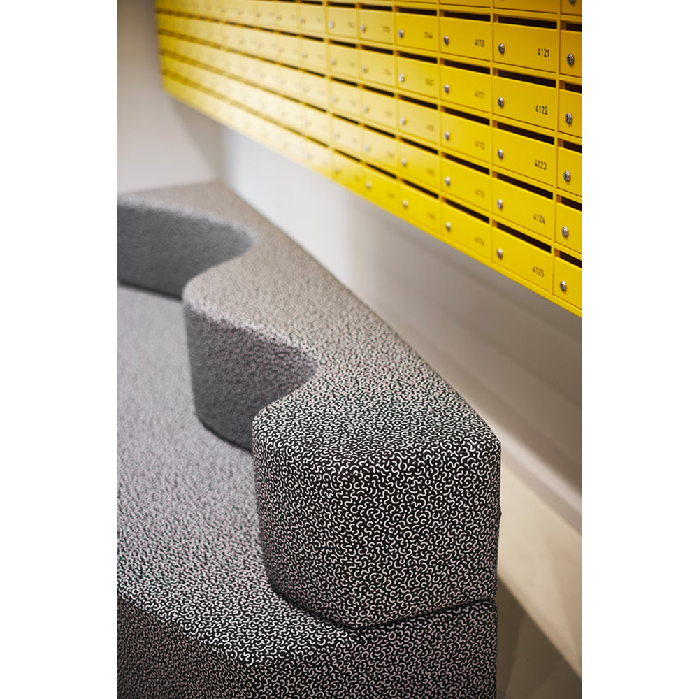 Дизайнерский модульный диван волнистой формы с цветным принтом Poltronova Superonda Sofa