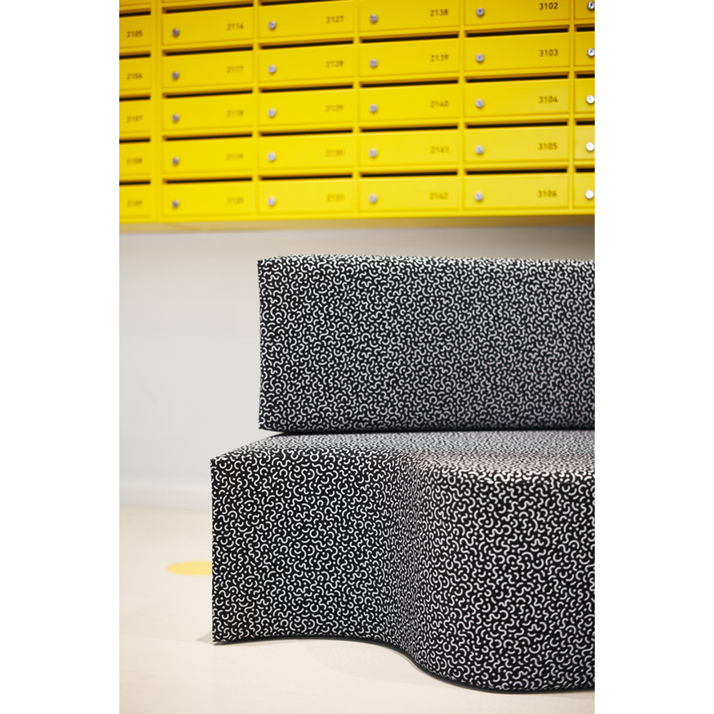 Дизайнерский модульный диван волнистой формы с цветным принтом Poltronova Superonda Sofa