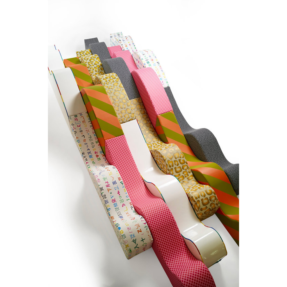 Дизайнерский модульный диван волнистой формы с цветным принтом Poltronova Superonda Sofa