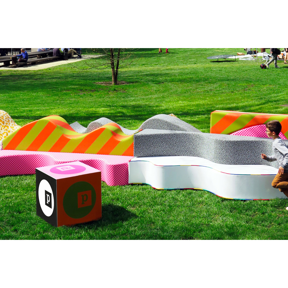 Дизайнерский модульный диван волнистой формы с цветным принтом Poltronova Superonda Sofa