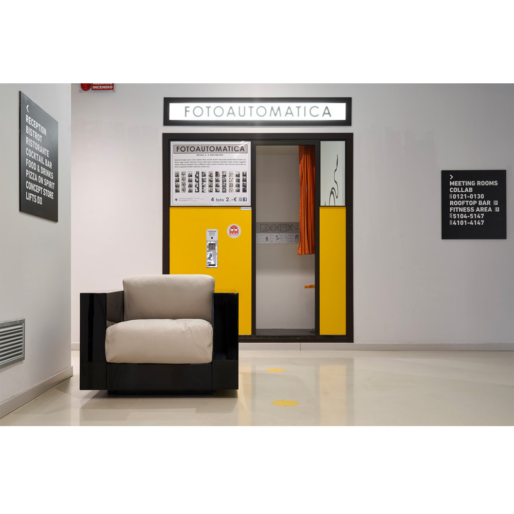 Дизайнерское кожаное кресло Poltronova Saratoga Armchair