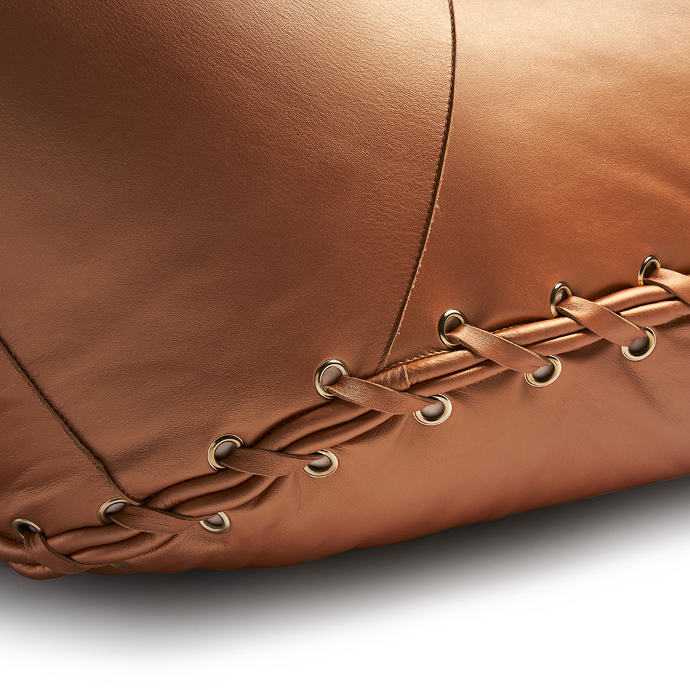 Дизайнерское кожаное кресло в форме руки Poltronova Joe Gold Armchair