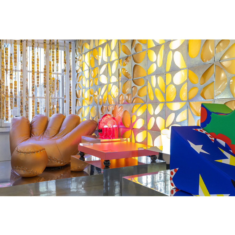 Дизайнерское кожаное кресло в форме руки Poltronova Joe Gold Armchair