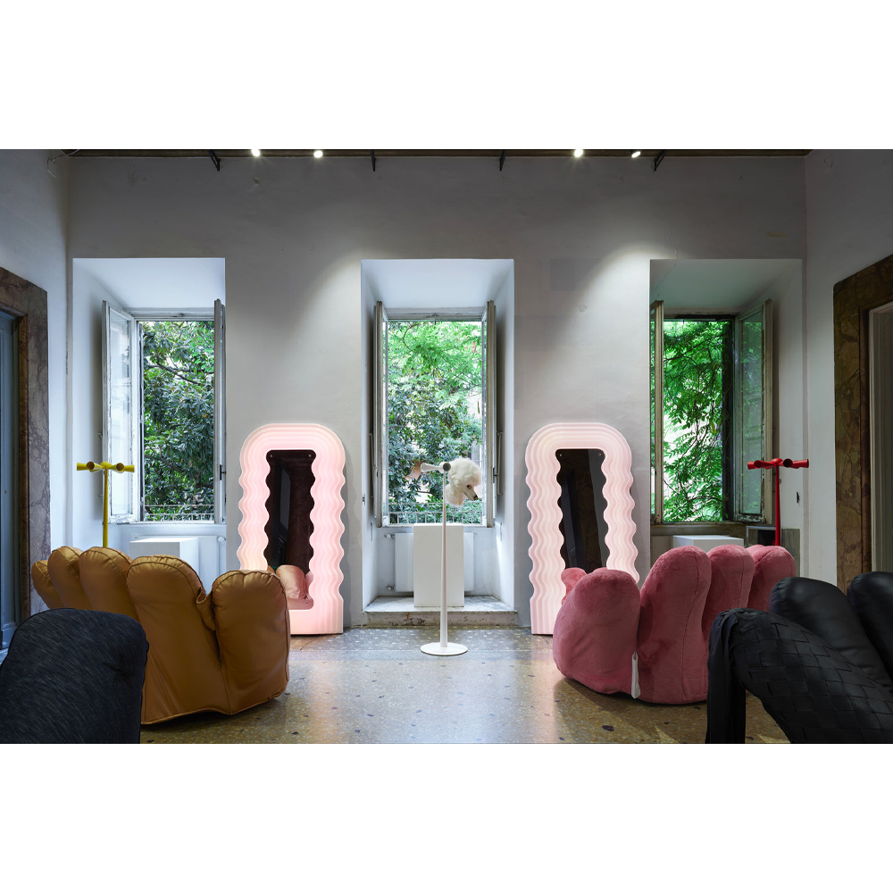 Дизайнерское кожаное кресло в форме руки Poltronova Joe Gold Armchair