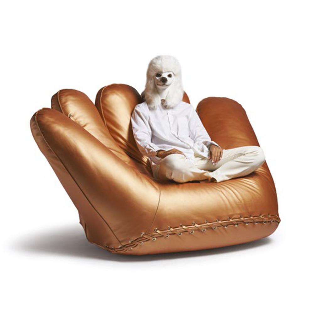 Дизайнерское кожаное кресло в форме руки Poltronova Joe Gold Armchair