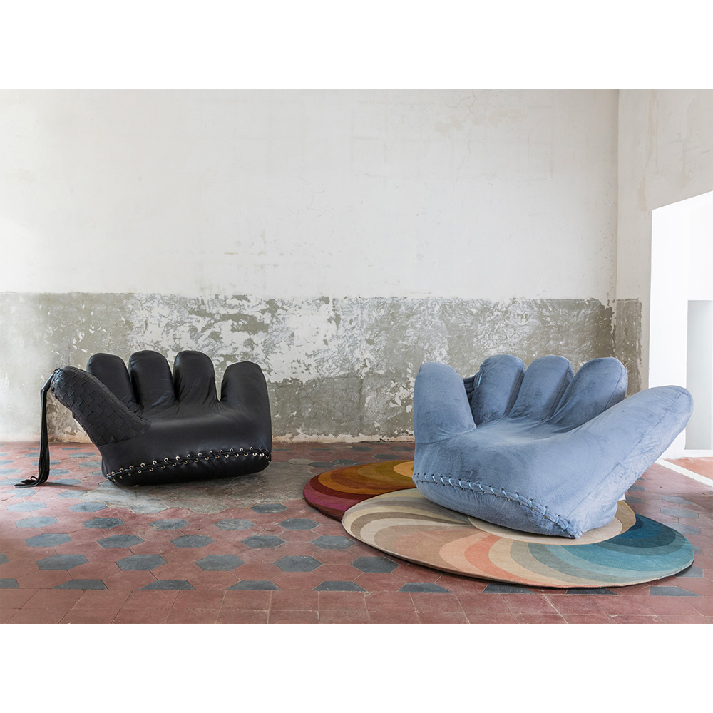 Дизайнерское кожаное кресло в форме руки Poltronova Joe Whip Armchair