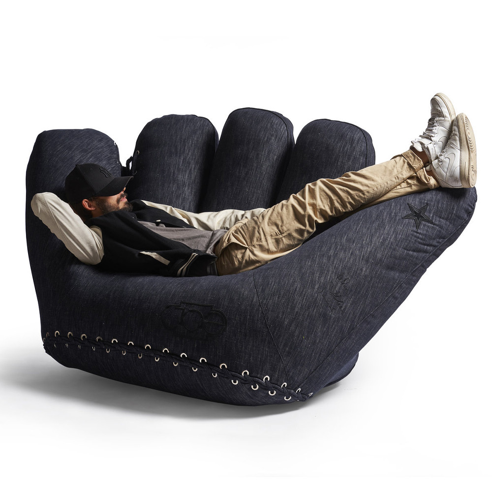Дизайнерское кресло в форме руки Poltronova Joe Jeans Armchair
