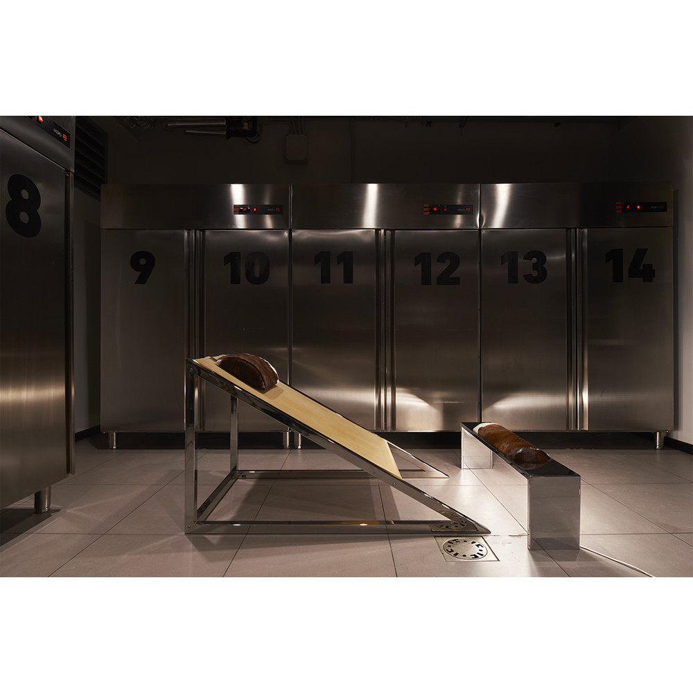 Дизайнерское кресло на металлическом каркасе с подставкой для ног Poltronova Mies Armchair