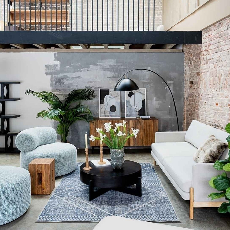 Дизайнерское круглое мягкое кресло в голубой пестрой обивке Roux Round Armchair