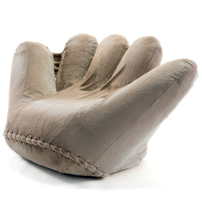 Дизайнерское плюшевое кресло в форме руки бежевое Poltronova Joe Plush Dove Grey