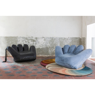 Дизайнерское плюшевое кресло в форме руки голубое Poltronova Joe Plush Baby Blue Armchair