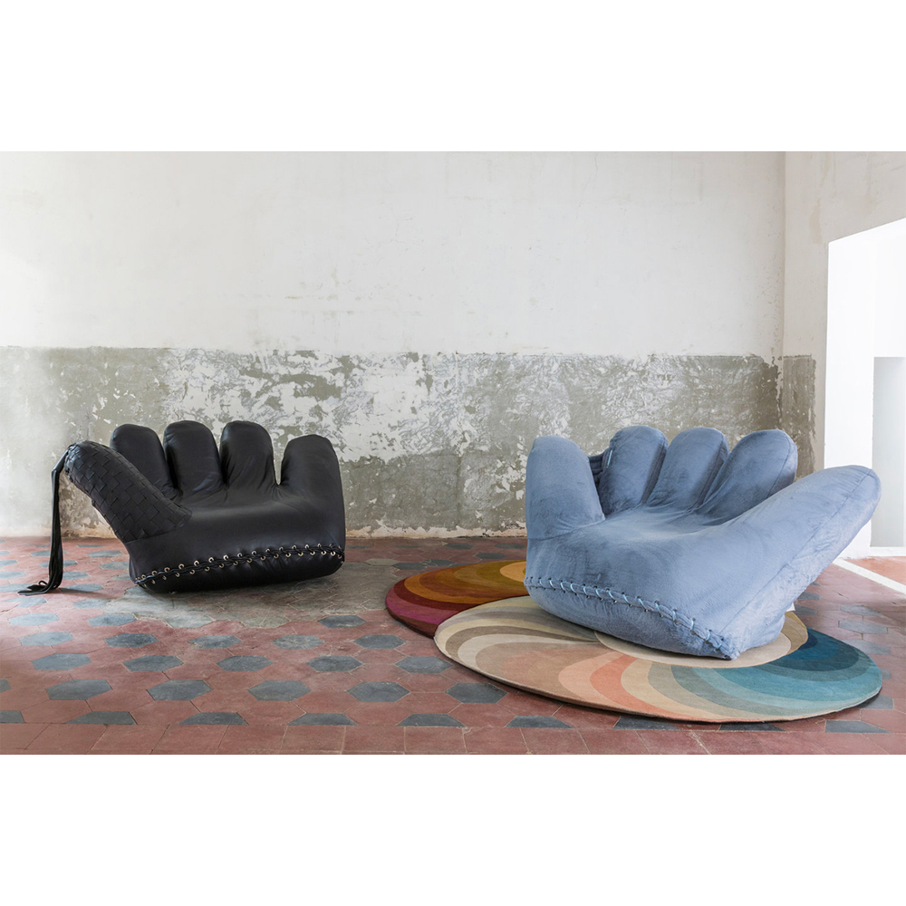 Дизайнерское плюшевое розовое кресло в форме руки Poltronova Joe Plush Taffy Pink Armchair