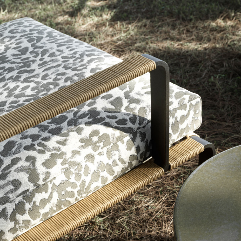 Дизайнерское уличное кресло на металлическом каркасе PHOENIX Armchair