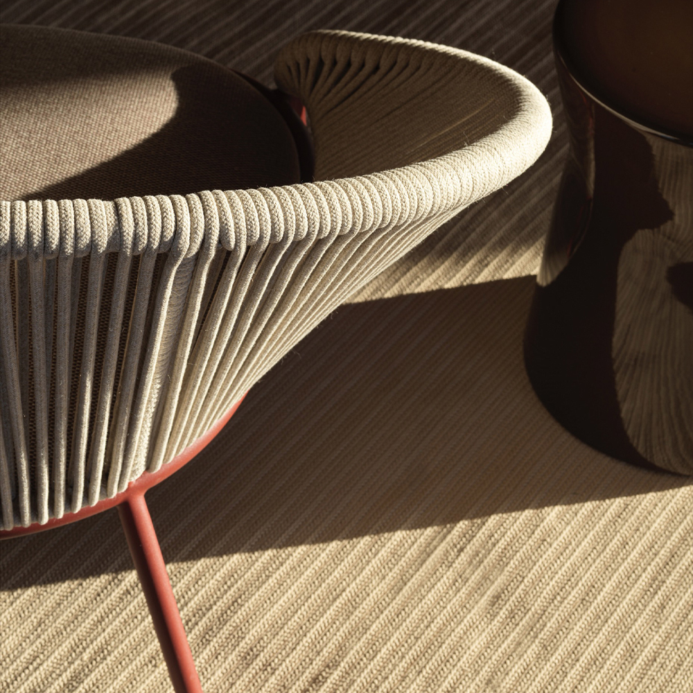 Дизайнерское уличное кресло с веревочной спинкой PETALO Armchair