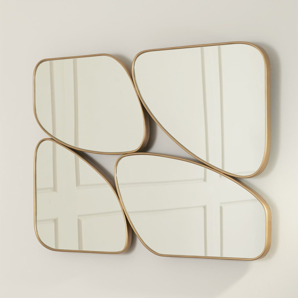 Зеркало в ассиметричной раме золотистого цвета Chaotic