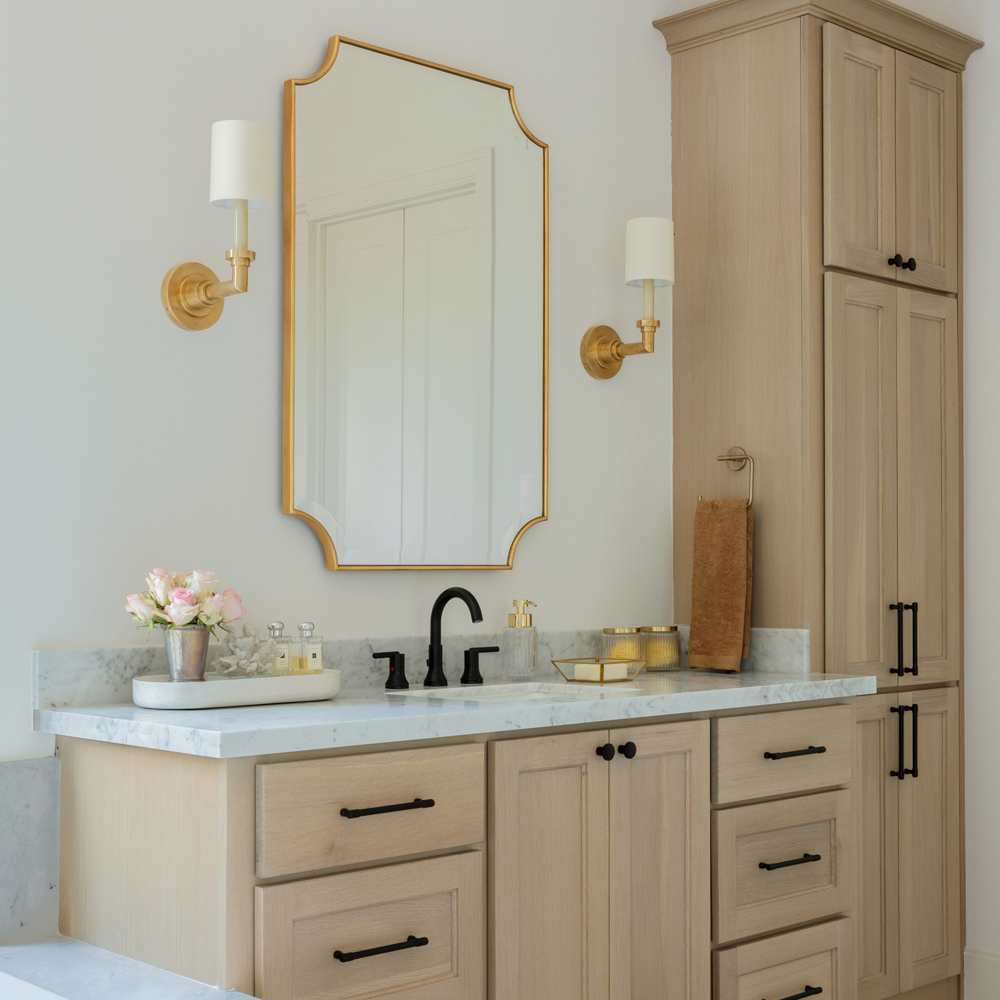 Зеркало в золотой деревянной раме Riviera