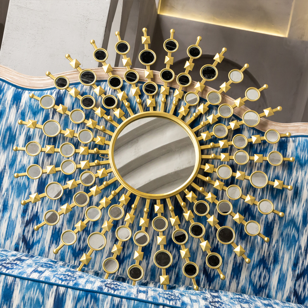 Зеркало-солнце в раме из металла с золотыми с лучами Rays of Peace