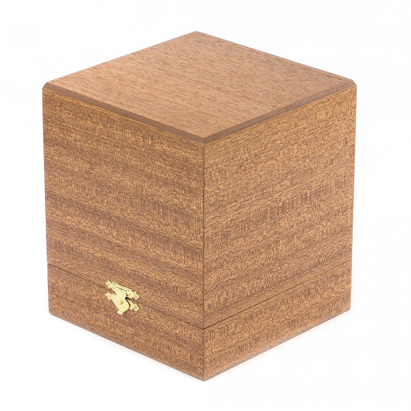 Икорница с ложкой с декором "Дед с осетром" с гравировкой на подставке из натурального камня Нефрит Decorative Cavair Dishes