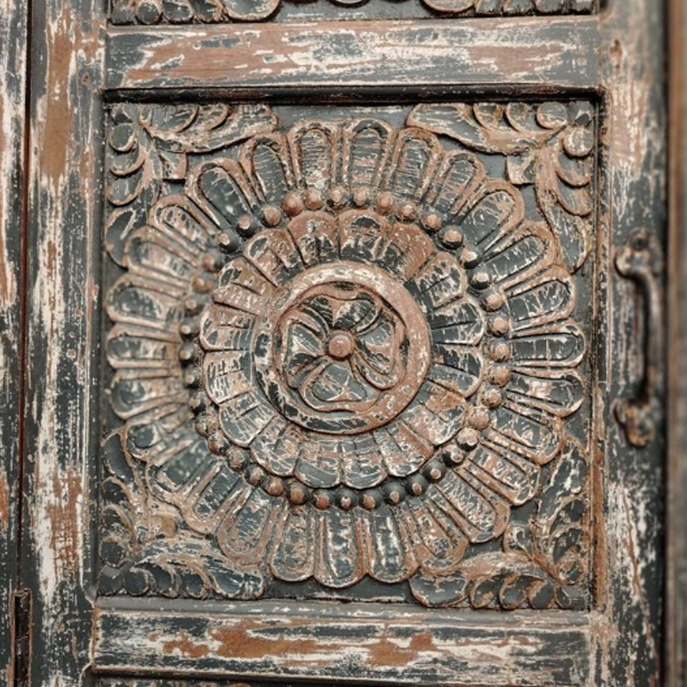 Индийский шкаф с орнаментом резьба из дерева Indian Antique Furniture