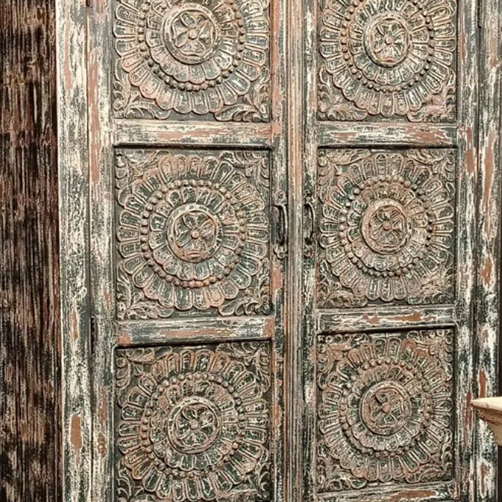 Индийский шкаф с орнаментом резьба из дерева Indian Antique Furniture