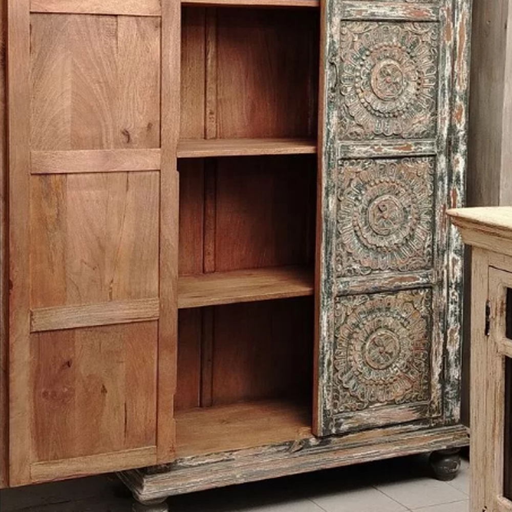 Индийский шкаф с орнаментом резьба из дерева Indian Antique Furniture