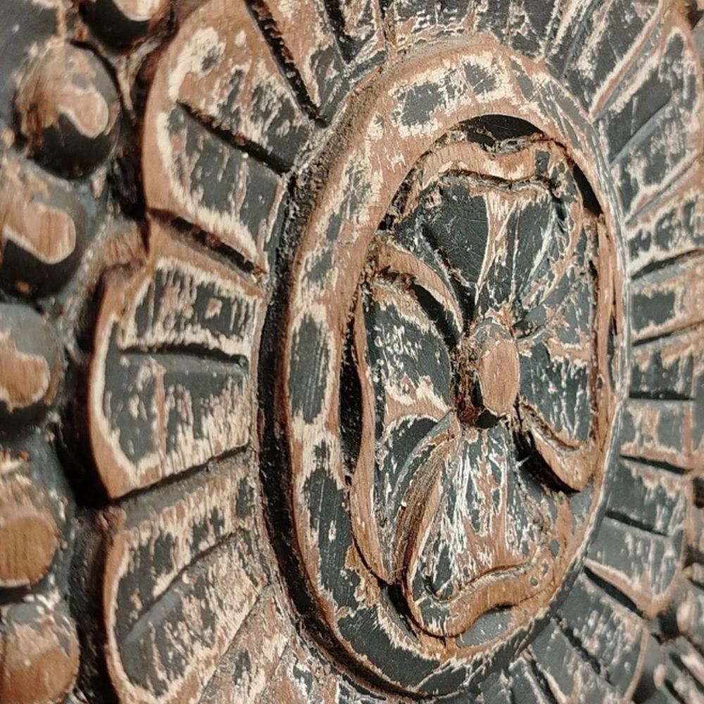 Индийский шкаф с орнаментом резьба из дерева Indian Antique Furniture