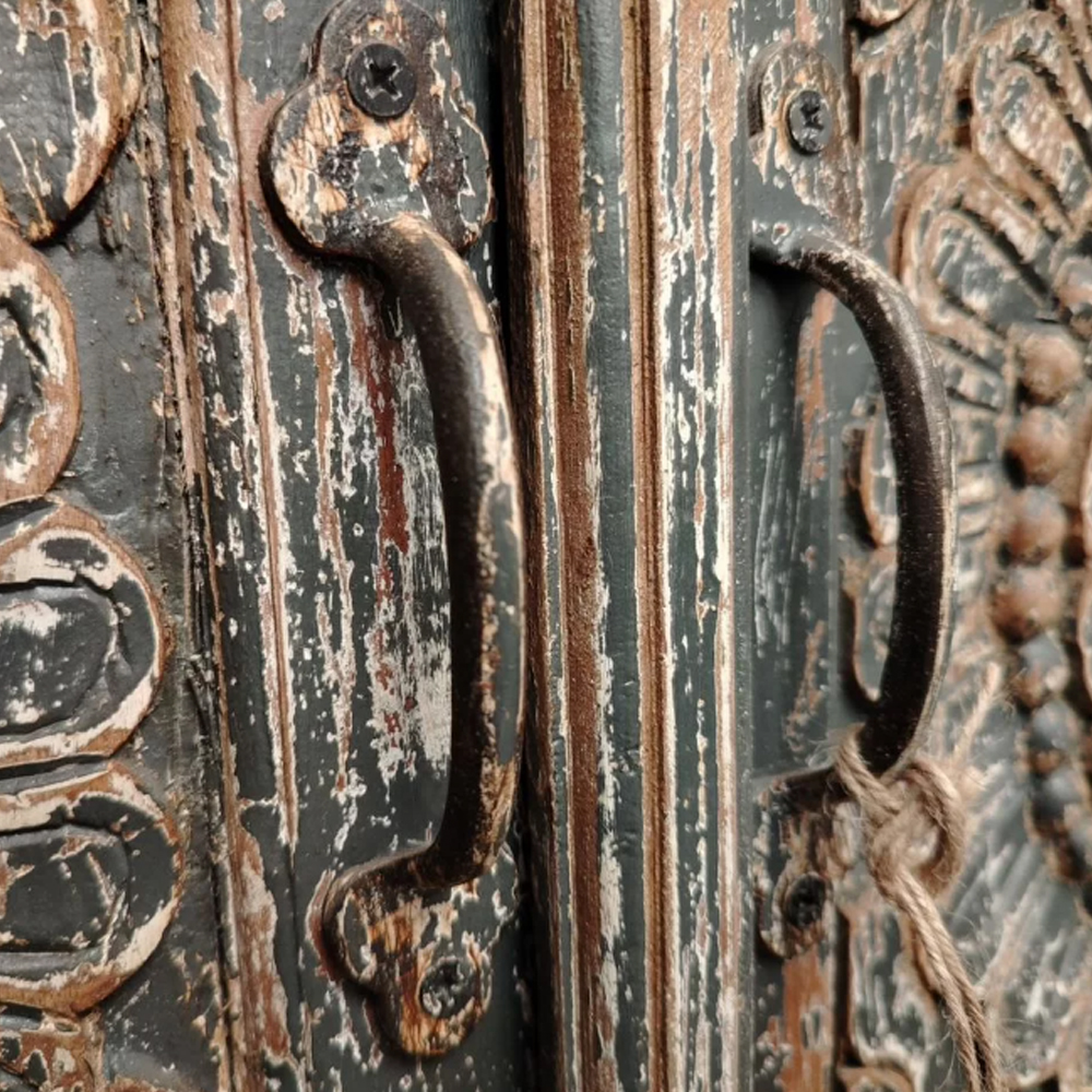 Индийский шкаф с орнаментом резьба из дерева Indian Antique Furniture