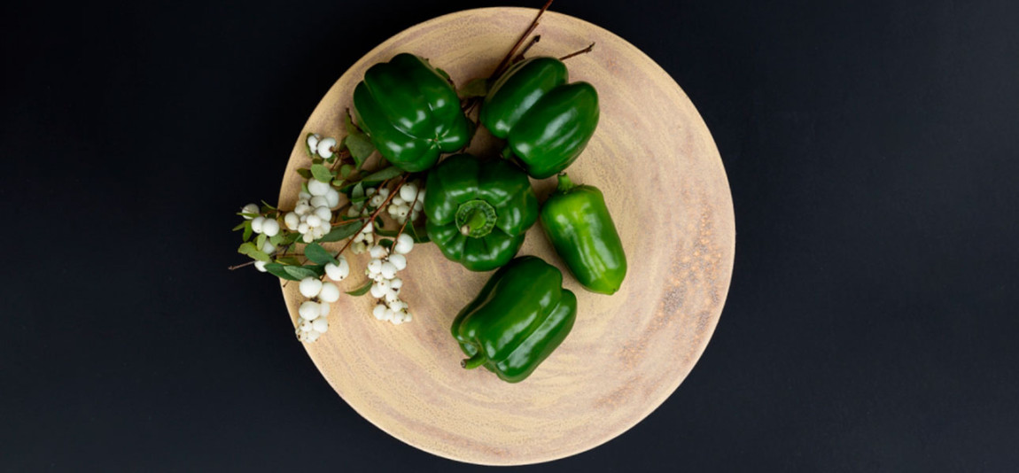 Керамическое блюдо на ножках