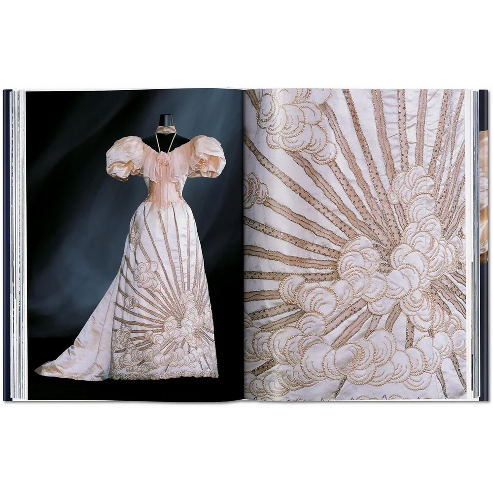 Книга 18th-Century Fashion in Detail. Товар уцененный North Susan