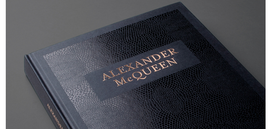 Книга ALEXANDER MCQUEEN book