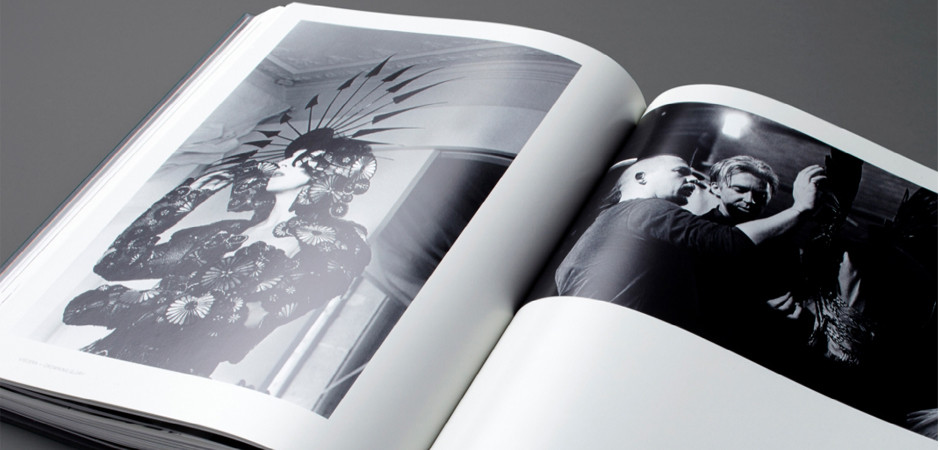 Книга ALEXANDER MCQUEEN book